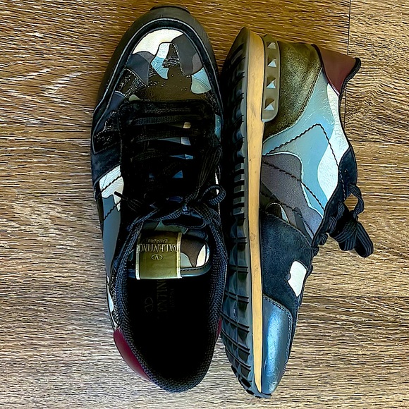 SNOW CAMO VALENTINO ROCKRUNNERS! 🔥 - Picture 3 of 3